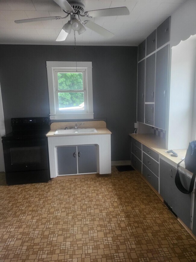 Lots of storage space - 93 West St