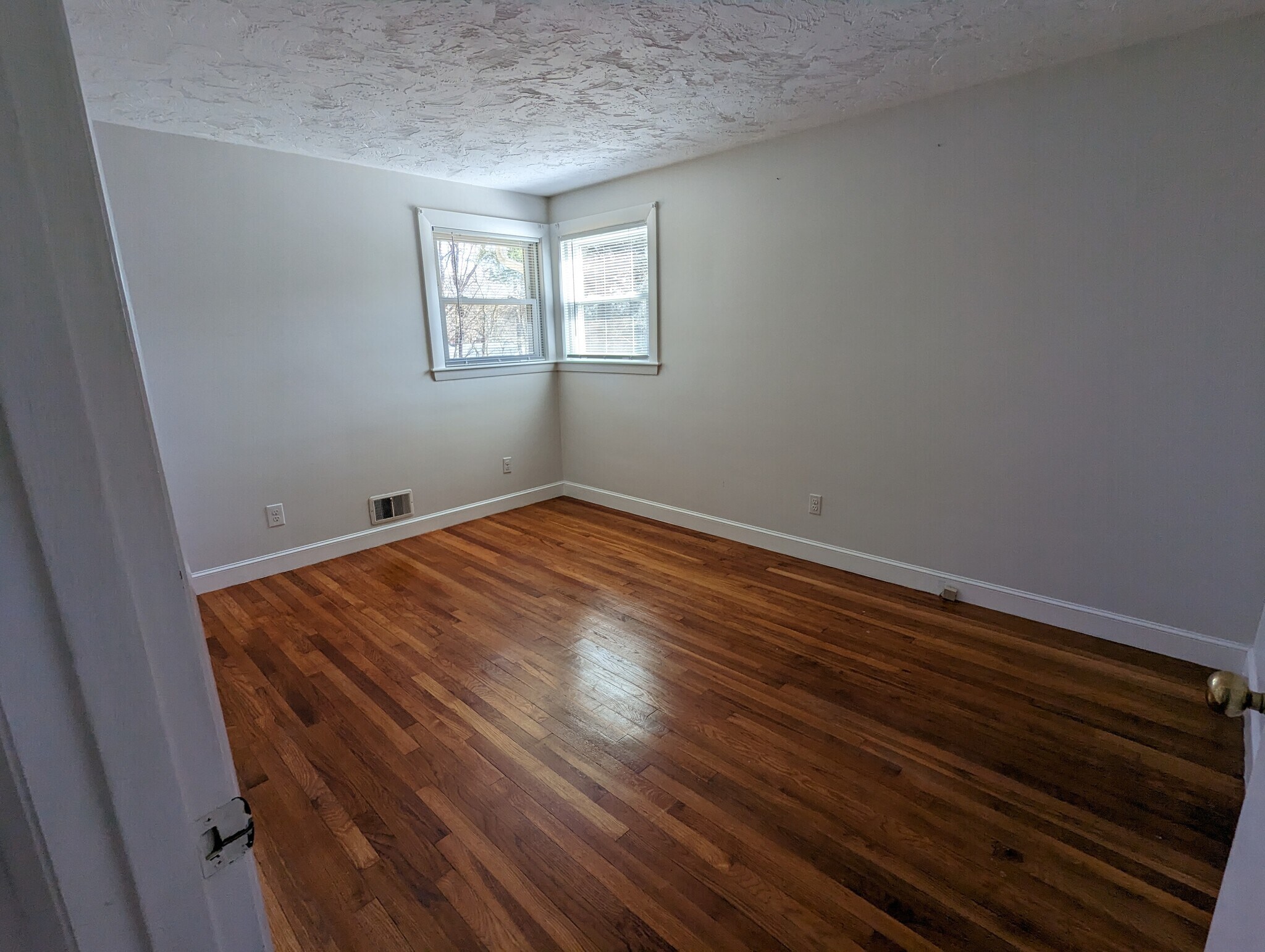 Room 3 - 32 Dean Rd