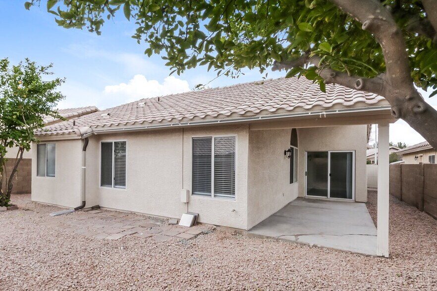 Building Photo - 873 W Sierra Madre Ave