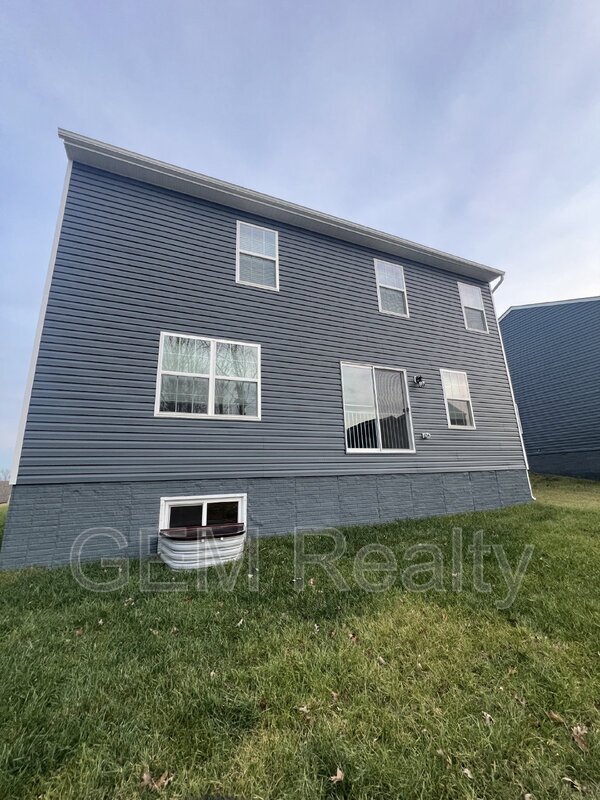 Building Photo - 3275 White Tail Drive