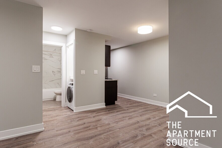 Building Photo - 454 W Barry Ave