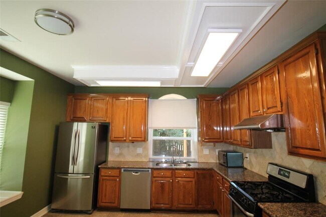 Building Photo - 1454 Forest Home Dr