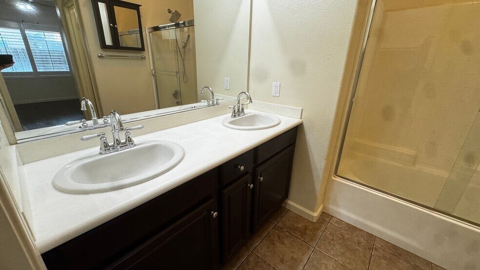 Building Photo - 5419 Woodard Ridge Dr