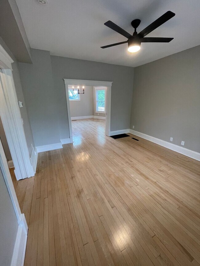 Building Photo - AVAILABLE Immediately!- 3 Bed 2 Bath Single family home!
