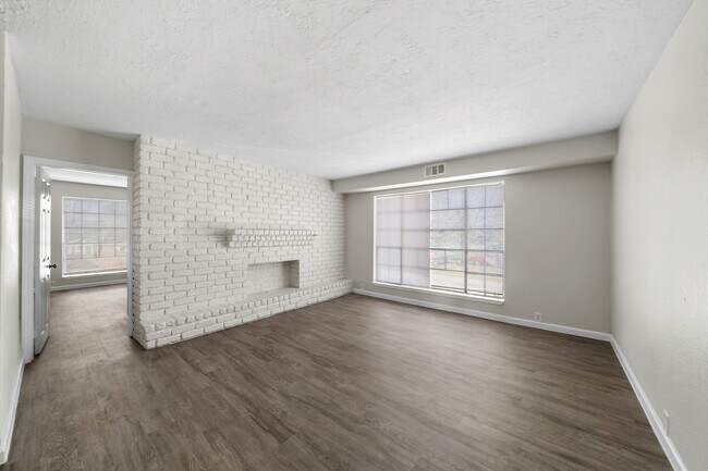 Building Photo - Rose Garden Apartments