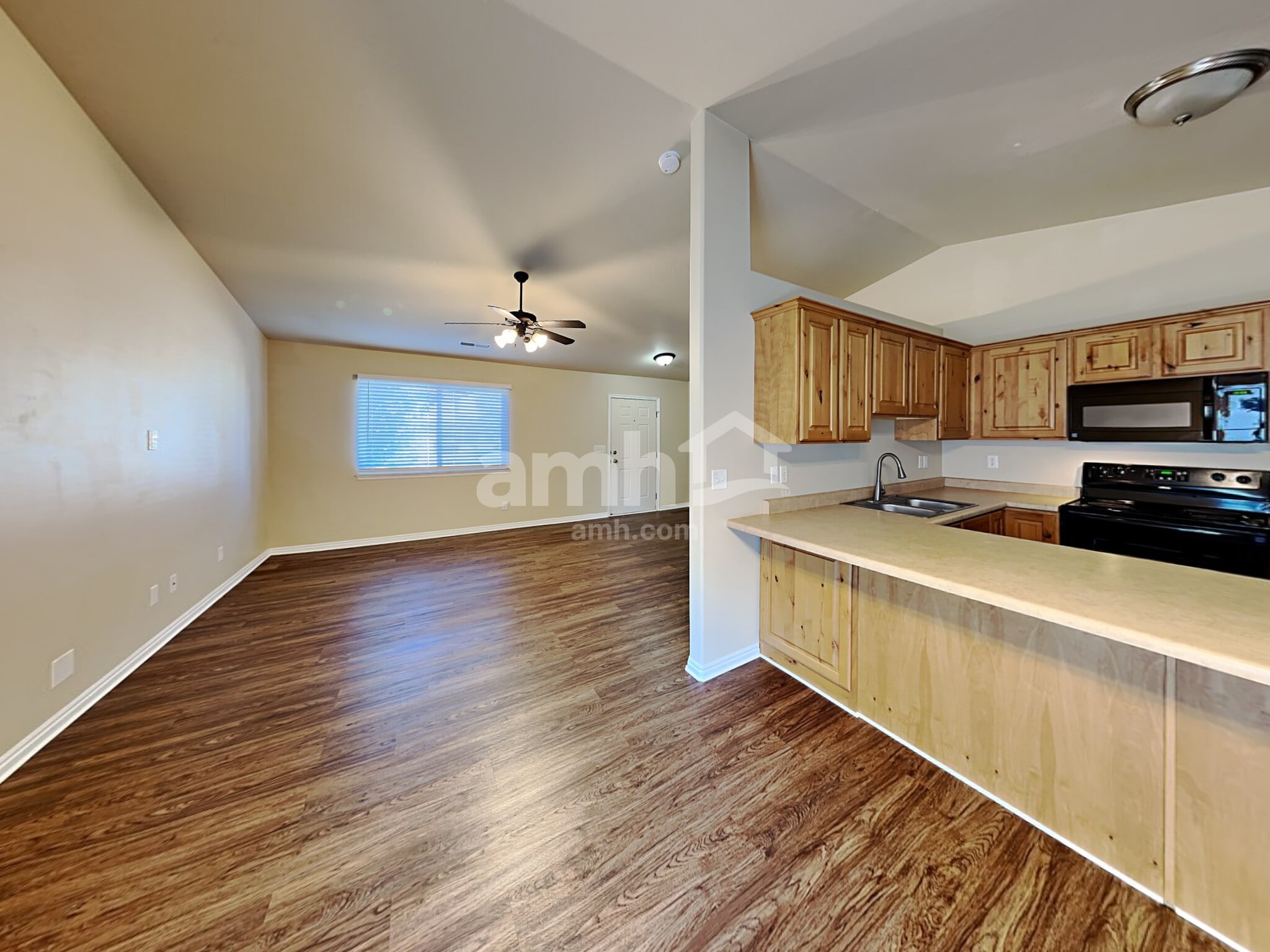 Building Photo - 260 N 360 W