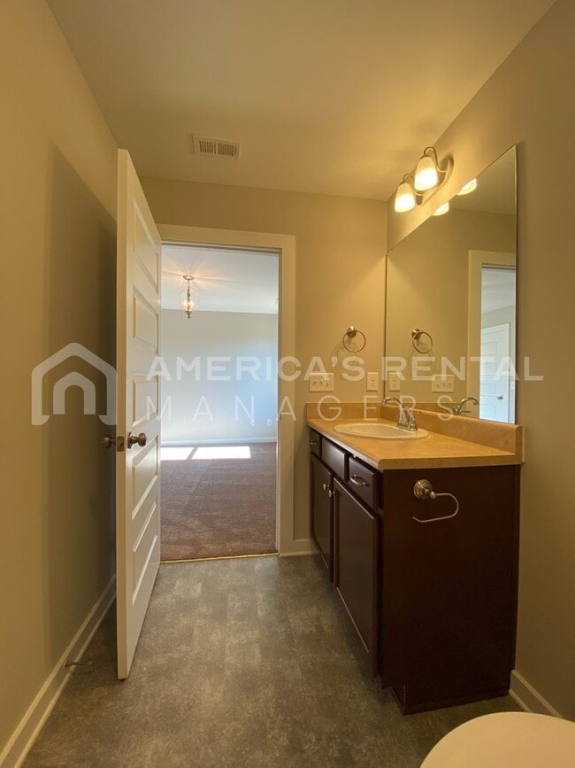 Building Photo - Home for Rent in Talladega, AL! View with 48 Hours Notice!