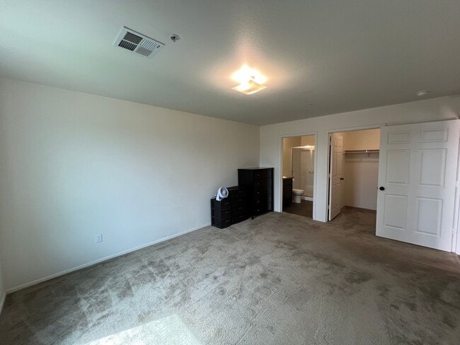 Building Photo - 3 BEDROOM HOME WITH SOLAR IN DESERT SKY!