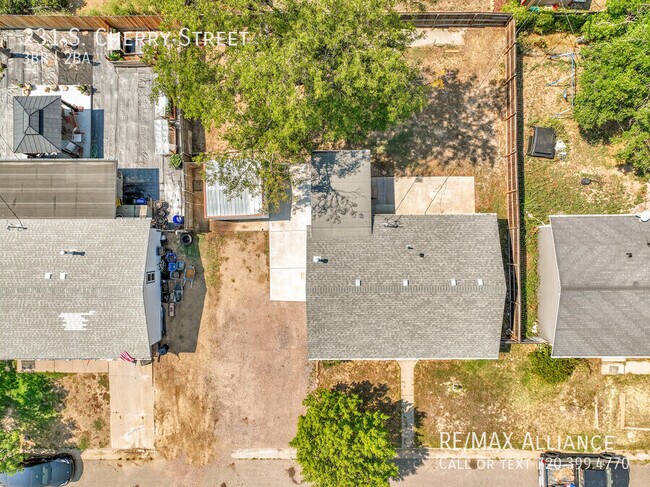Building Photo - 231 S Cherry St
