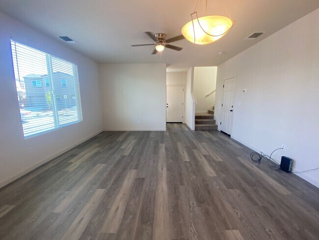 Building Photo - 3/2.5 home in Private Gated Community with Yard