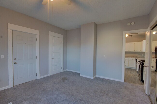 Building Photo - 2230 Redwood Ave