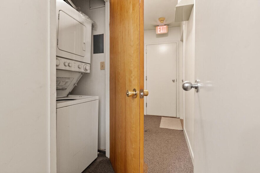 Building Photo - 5 Grove St