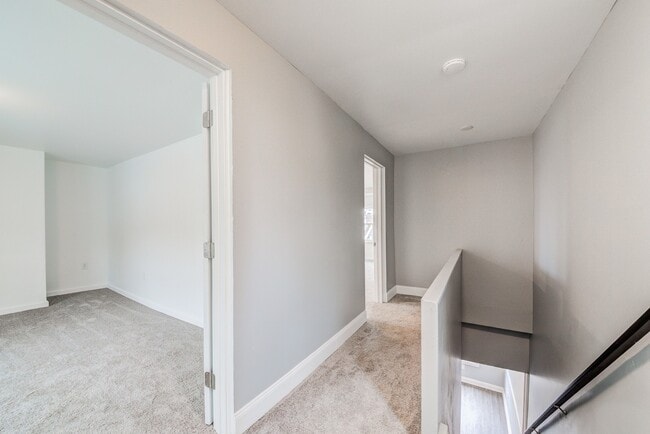 Building Photo - 744 Proctor Wy