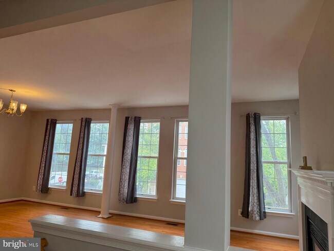 Building Photo - 46190 Walpole Terrace