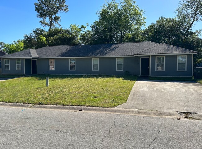 Building Photo - 642 Maplewood Dr