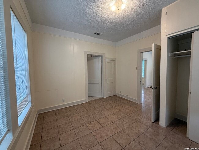 Building Photo - 901 Ripley Ave