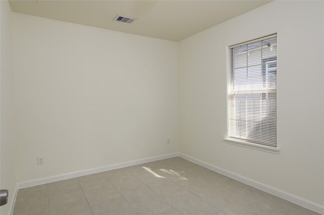 Building Photo - 3409 Simmons St