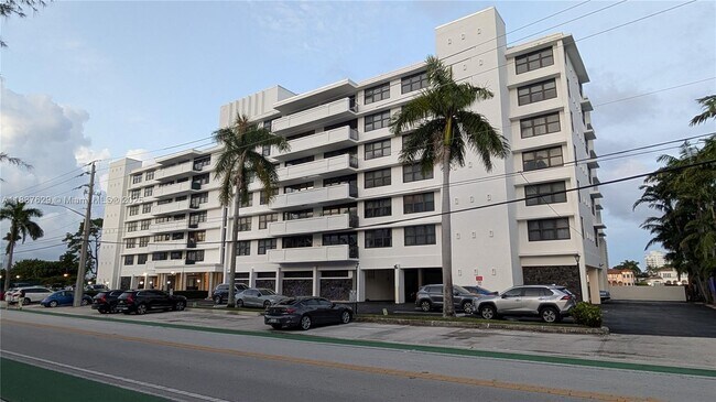 Building Photo - 10101 E Bay Harbor Dr
