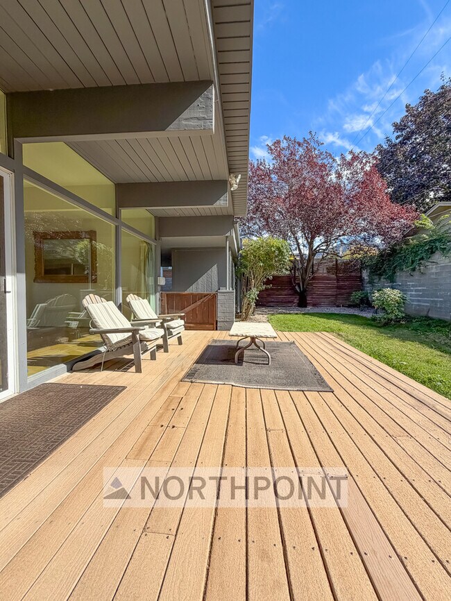 Building Photo - Midcentury Modern Masterpiece