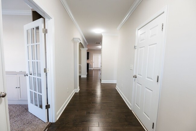 Building Photo - Stunning 5 Bedrooms, 4 Baths home in Summerfield with 2 car garage.