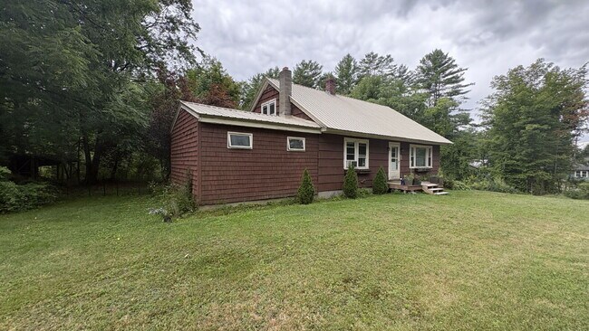 Building Photo - 153 Highland St