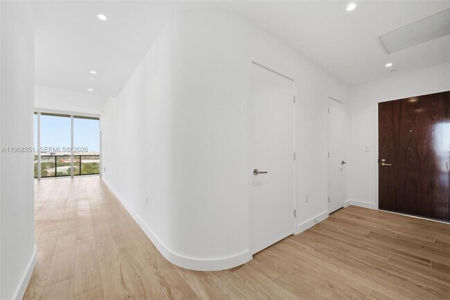 Building Photo - 2678 Tigertail Ave