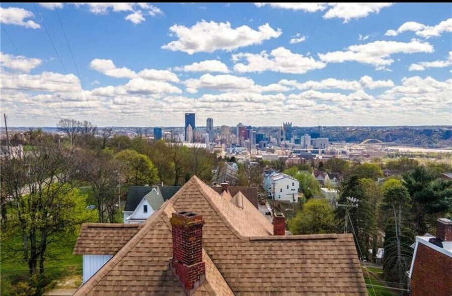 Building Photo - 310 Marsonia St