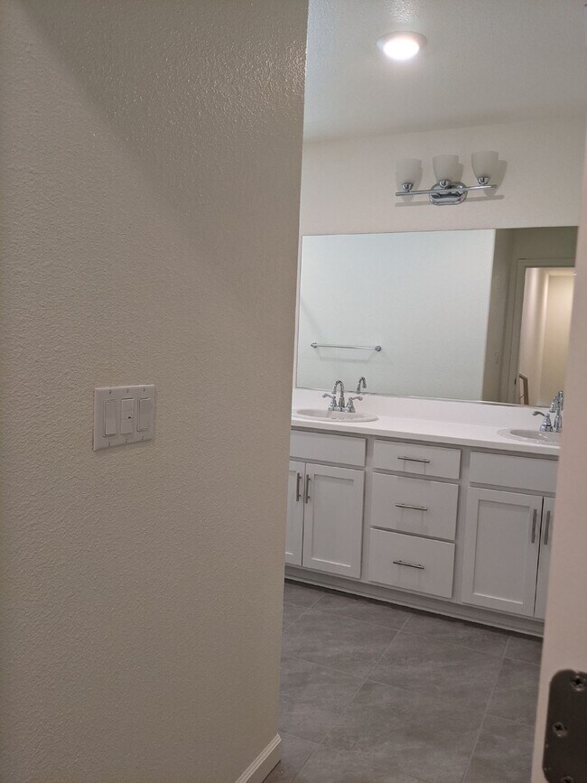 Building Photo - Ready Now! Beautiful Two Story Home in Nor...