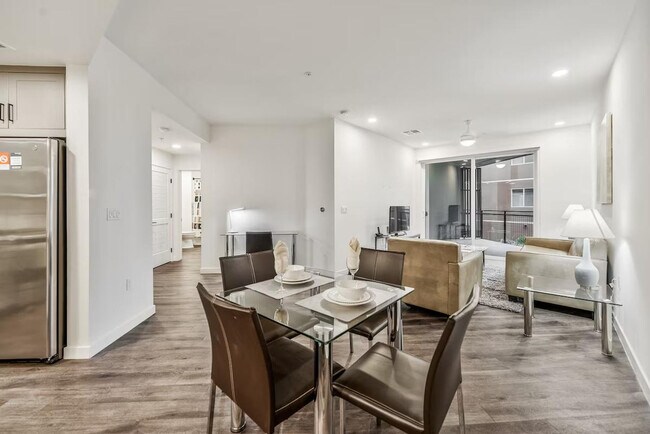 Building Photo - 375 Camino De La Reina