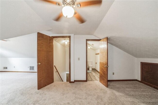 Building Photo - 487 Ravinia Way