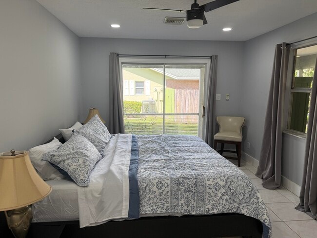 Building Photo - 1392 Riverside Cir