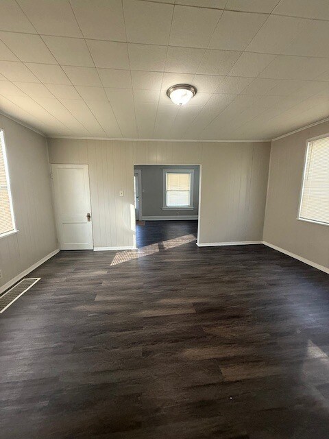 Building Photo - 1933 Cordova Ave