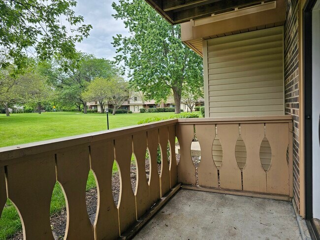 Building Photo - 12 Parkside Ct