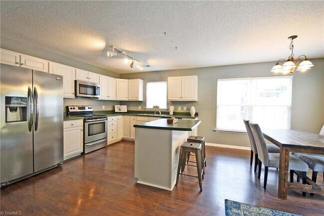 Building Photo - 4833 Lighthouse Ct