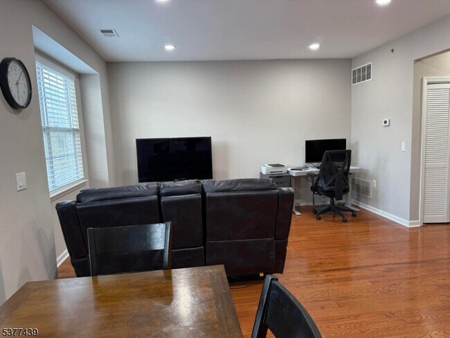 Building Photo - 155 Conover Terrace