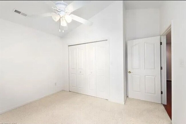 Building Photo - 7 Stonebridge Dr