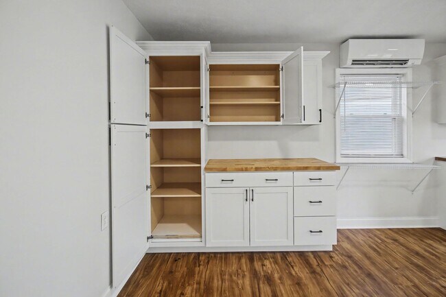 Building Photo - 415 Mountain View Rd