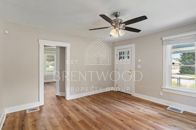 Building Photo - Charming 3-Bed Home Close to Parks & Trails