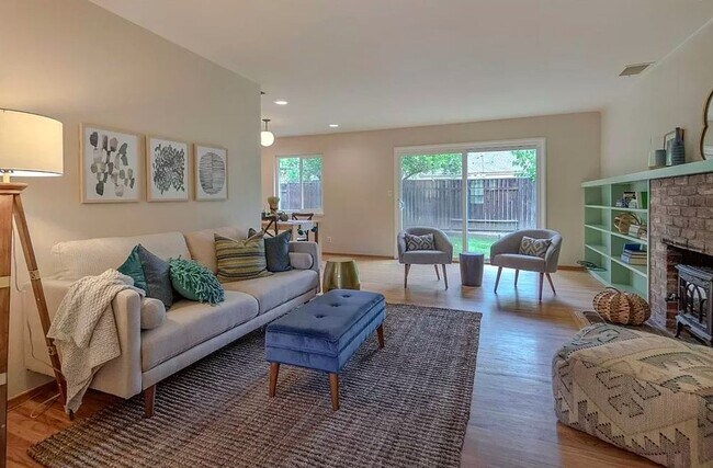 Building Photo - Fantastic 3 Bed 2 Bath Home Available Now!