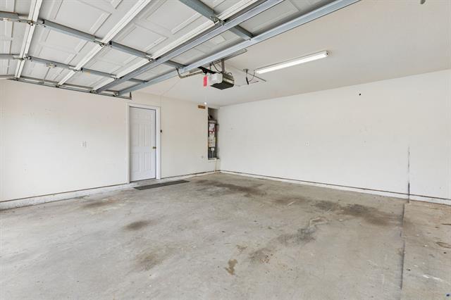 Building Photo - 300 Thomas Dr