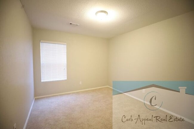 Building Photo - Beautiful 3 bed / 2 bath home with fenced back yard - Nettleton!!