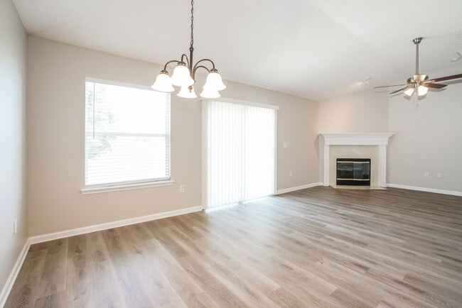 Building Photo - 2680 Creek Ridge Dr