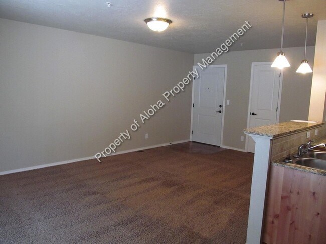 Building Photo - 1023 W Pine Ave