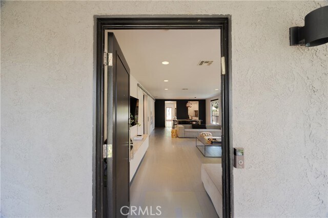 Building Photo - 11049 Blix St