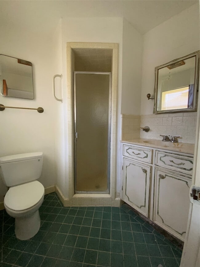 Building Photo - 405 Azalea Dr