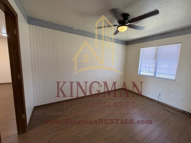 Building Photo - 3 Bedroom / 2 Bath Home with Courtyard Entry, Fireplace & Spacious Backyard