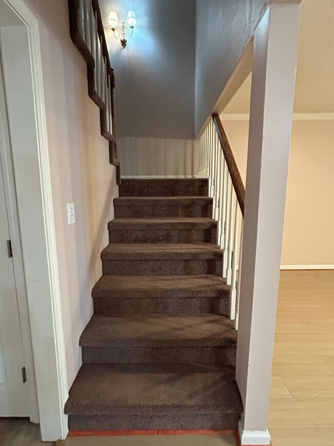 Building Photo - 273 Ivy Pl