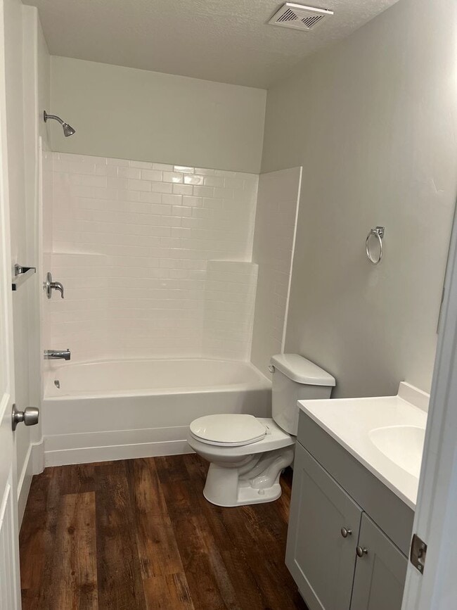 Building Photo - Pet Friendly Townhome