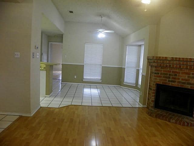 Building Photo - 944 Meadow Cir S
