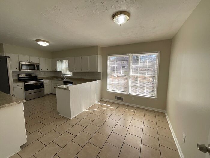 Building Photo - 5007 Fieldgreen Crossing